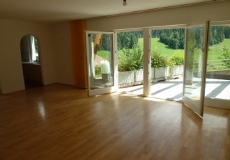 WZ mit Blick zur Terrasse